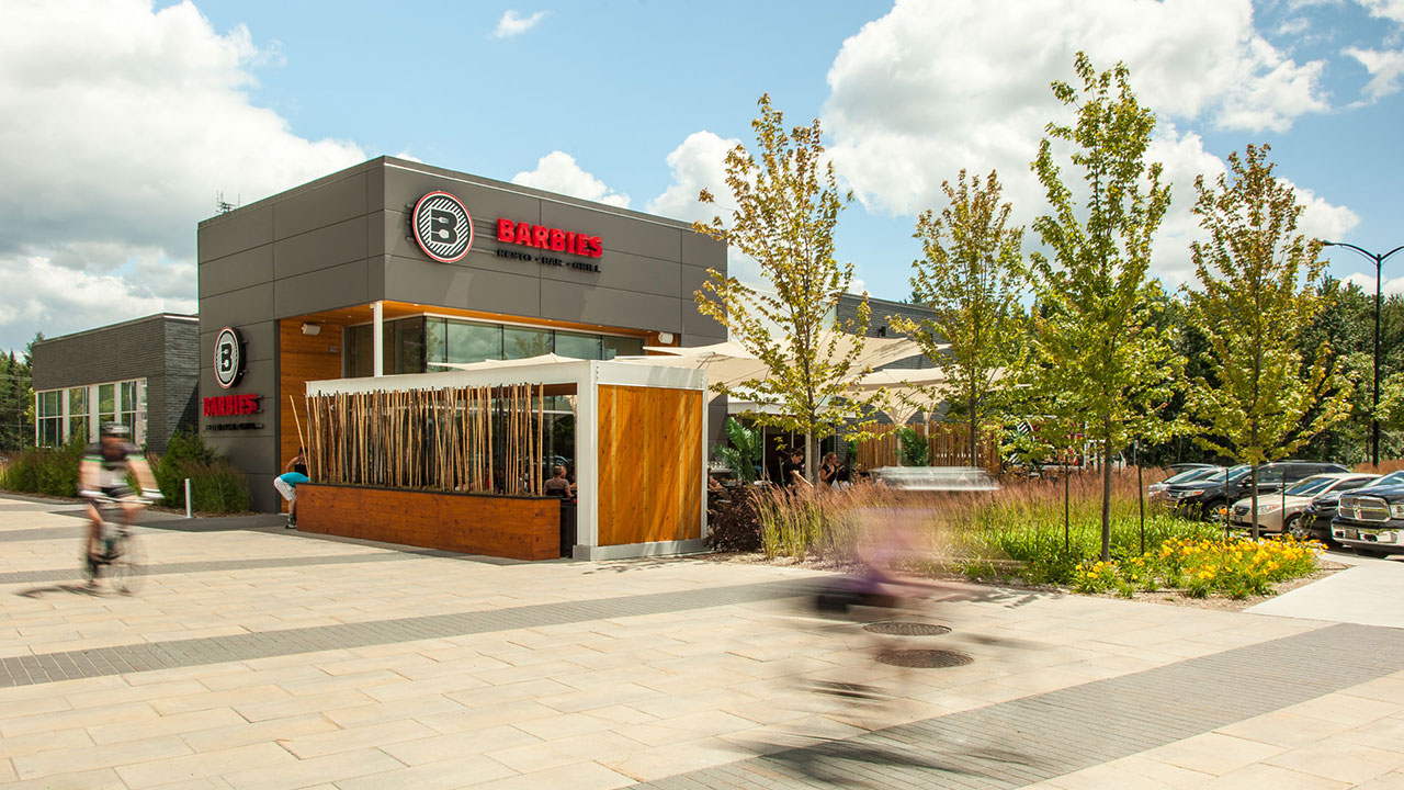 Photo of Barbies restaurant and bar in Blainville, Quebec with real estate space for rent