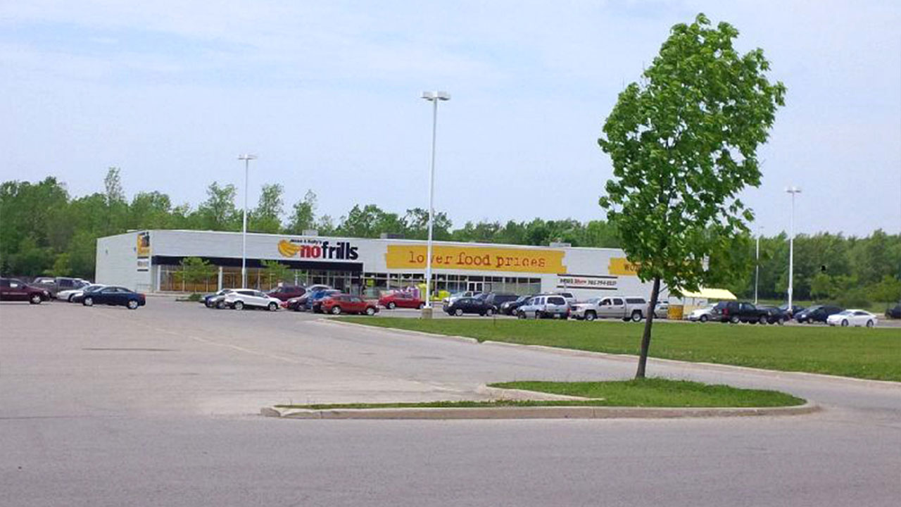 Image of convenient and affordable grocery store at an open air shopping centre