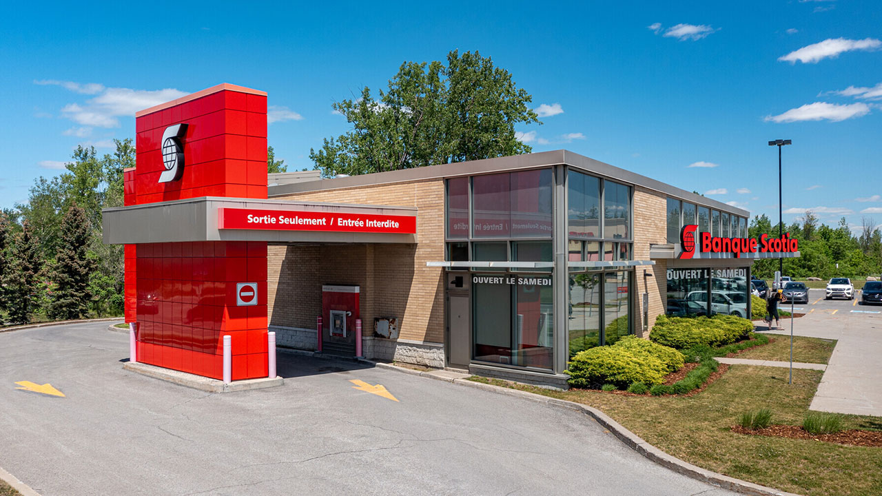 Photo of a bank with a drive-thru ATM at the Laval East commercial shopping center 
