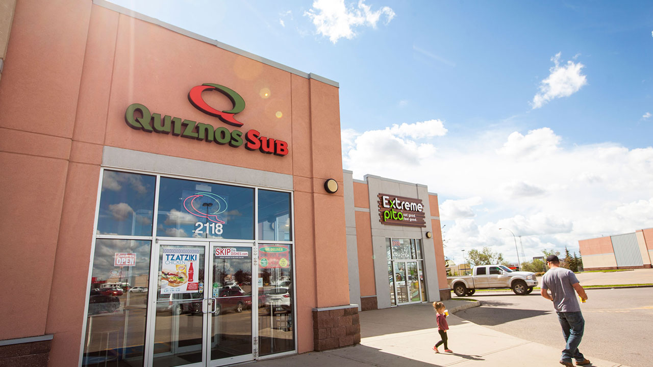 Photo of quick-serve restuarants at the SmartCentres Regina East commercial retail property with space for lease 