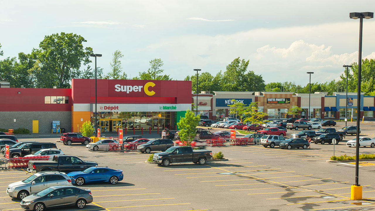 Image of an affordable grocery store and prime retail or office space for lease in Saint Constant, Quebec
